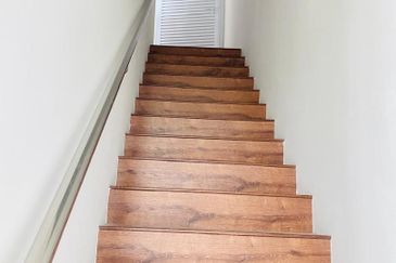 Double Storey Terrace House For Sale  Taman Midway Cresent / Kuching  Samarahan Expressway