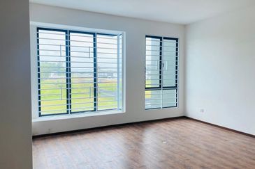 Double Storey Terrace House For Sale  Taman Midway Cresent / Kuching  Samarahan Expressway