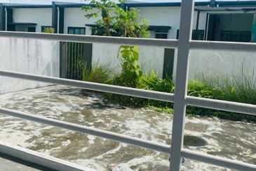 Double Storey Terrace House For Sale  Taman Midway Cresent / Kuching  Samarahan Expressway