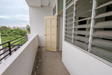 Second Floor Intermediate House For Rent! Located at 7th Mile