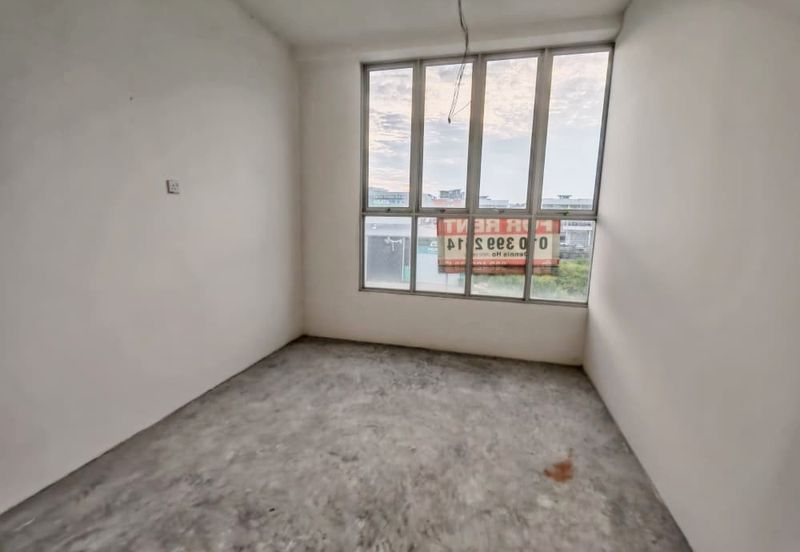 Second Floor Intermediate House For Rent! Located at 7th Mile