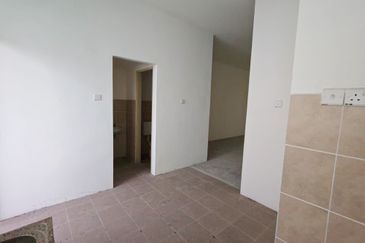 Second Floor Intermediate House For Rent! Located at 7th Mile