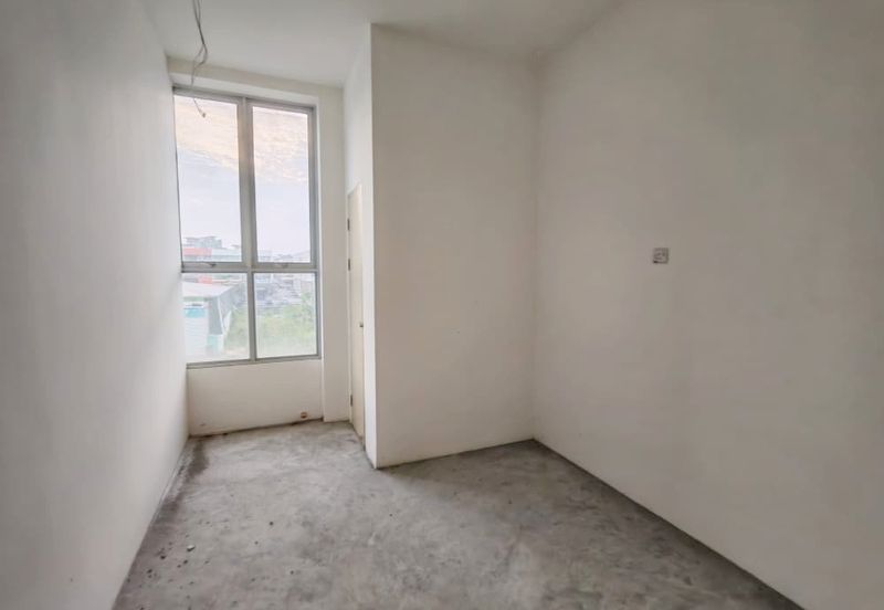 Second Floor Intermediate House For Rent! Located at 7th Mile