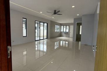 Brand New Double storey Terrace Corner House For Rent! Located at Urban Heights, Jalan Stephen Yong