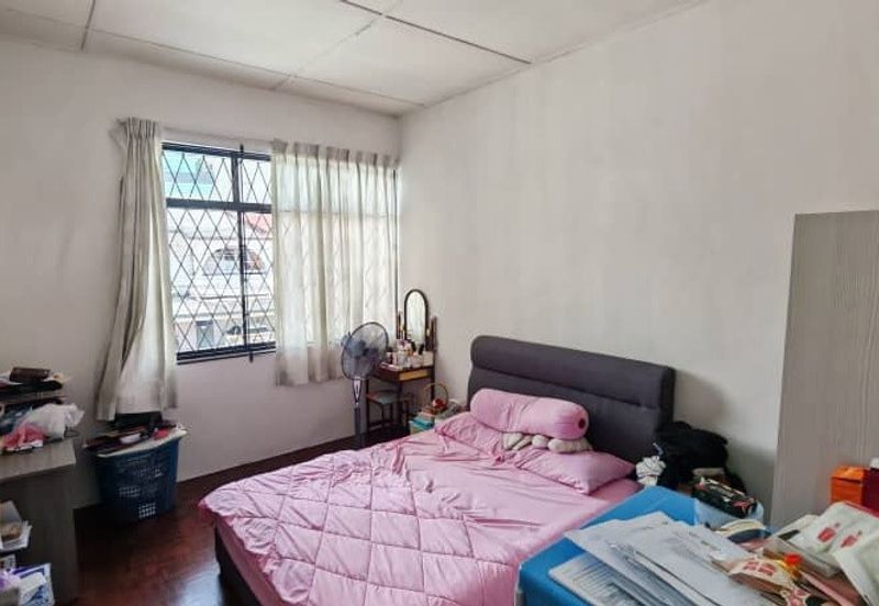  Double Storey Terrace Intermediate House For Sale! Located at Lorong Seng Goon, Jalan Keretapi