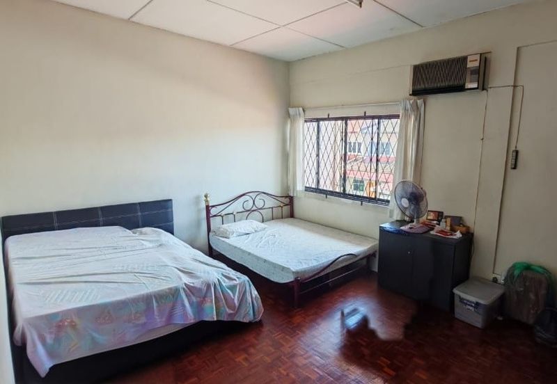  Double Storey Terrace Intermediate House For Sale! Located at Lorong Seng Goon, Jalan Keretapi