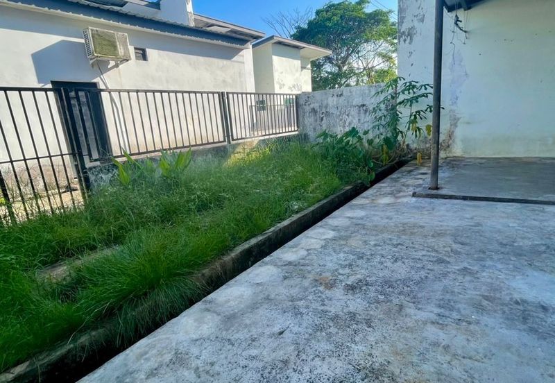 Joyous Park Single Storey House (9th Miles) For Sale!