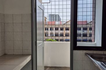 Third Floor Intermediate Shoplot For Sale Located at MJC, Batu Kawa