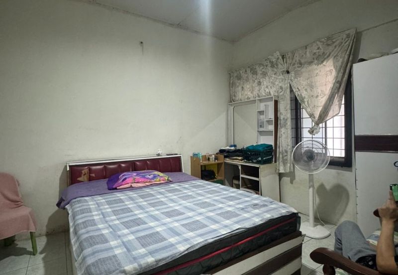 Single storey Terrace Intermediate House For Sale! Located at Taman  Bdc housing Stampin 