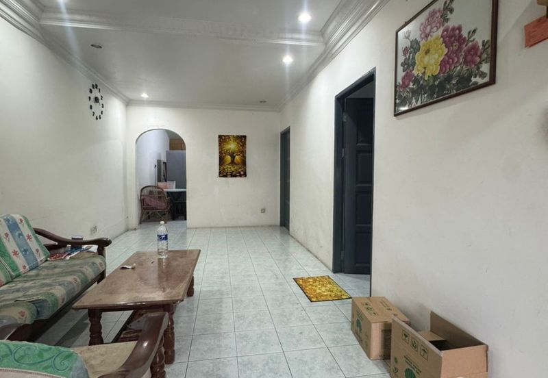 Single storey Terrace Intermediate House For Sale! Located at Taman  Bdc housing Stampin 