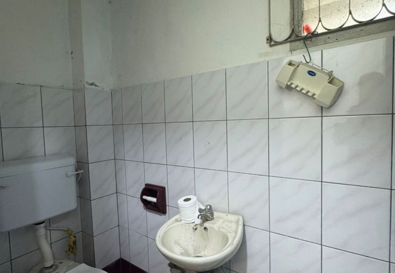 Single storey Terrace Intermediate House For Sale! Located at Taman  Bdc housing Stampin 