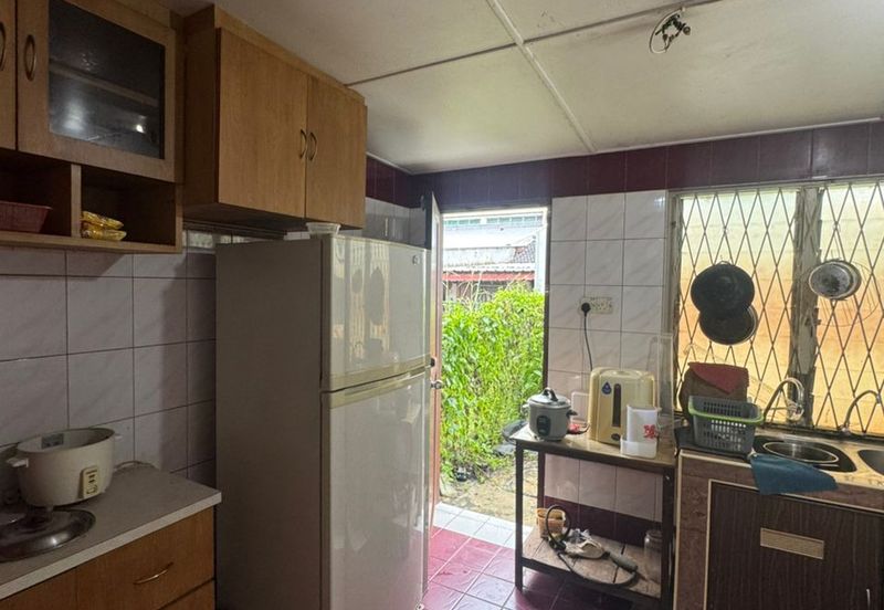 Single storey Terrace Intermediate House For Sale! Located at Taman  Bdc housing Stampin 