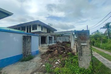 Double Storey Semi-Detached House For Sale! Located at Rubber Road