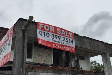 Double Storey Semi-Detached House For Sale! Located at Rubber Road