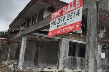 Double Storey Semi-Detached House For Sale! Located at Rubber Road