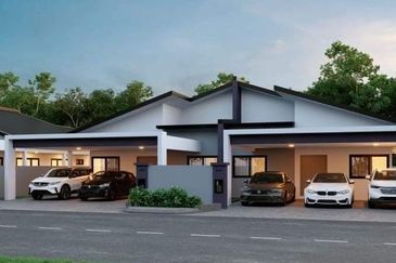 Single Storey Semi-Detached House For Sale!  Location: Blossom Garden, 17th mile Siburan