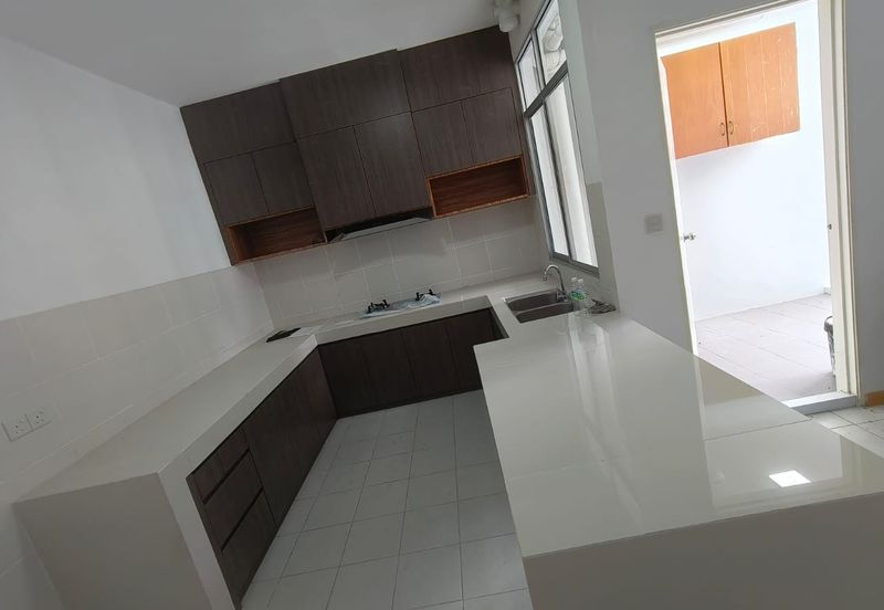 Prima Bintawa Apartment For Sale! Located at Bintawa