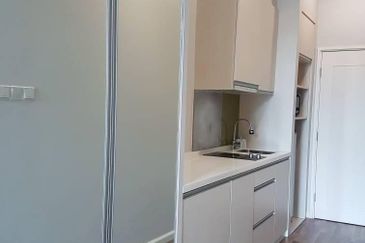 Uplands Suites Apartment (Studio) For Rent! Located at Jalan Uplands, Near Swinburne