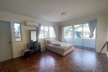 Central Court Apartment (Duplex Unit) For Rent/Sale  Located at Jalan Central 