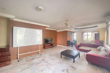 Central Court Apartment (Duplex Unit) For Rent/Sale  Located at Jalan Central 