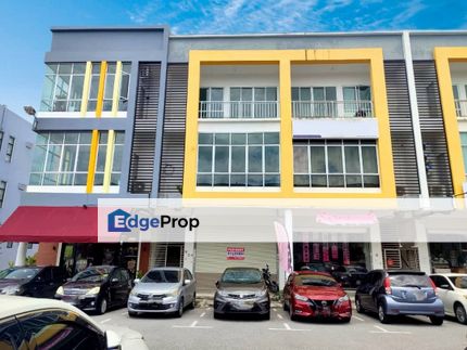 Intermediate shop house For Rent !!  Located at Jalan Setia Raja, Kuching, Sarawak, Kuching