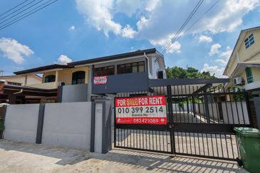 Double Storey Semi-Detached House For Rent! Located at Jalan Green, Near SGH