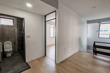 Double Storey Semi-Detached House For Rent! Located at Jalan Green, Near SGH