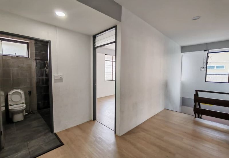 Double Storey Semi-Detached House For Rent! Located at Jalan Green, Near SGH