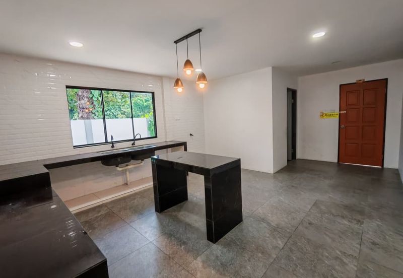 Double Storey Semi-Detached House For Rent! Located at Jalan Green, Near SGH