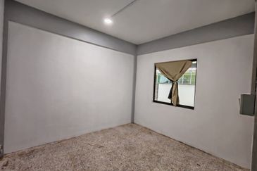 Double Storey Semi-Detached House For Rent! Located at Jalan Green, Near SGH