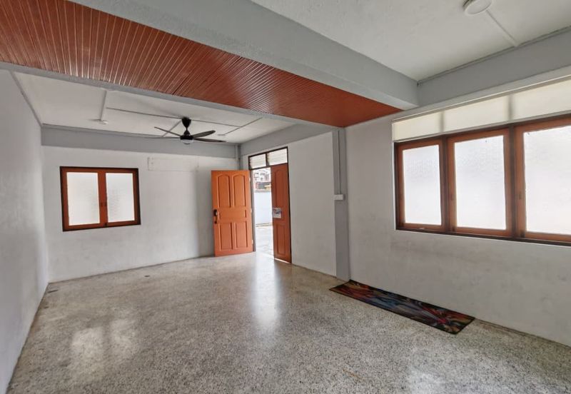 Double Storey Semi-Detached House For Rent! Located at Jalan Green, Near SGH