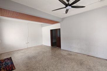 Double Storey Semi-Detached House For Rent! Located at Jalan Green, Near SGH