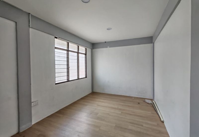 Double Storey Semi-Detached House For Rent! Located at Jalan Green, Near SGH