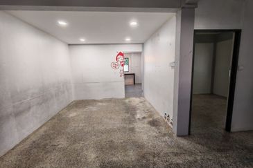 Double Storey Semi-Detached House For Rent! Located at Jalan Green, Near SGH