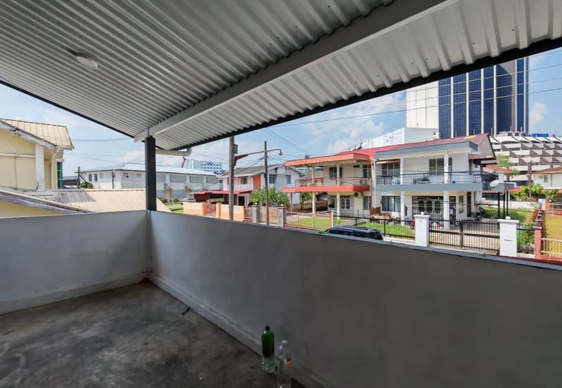 Double Storey Semi-Detached House For Rent! Located at Jalan Green, Near SGH