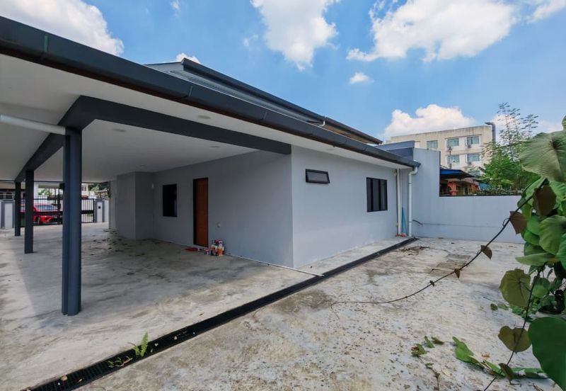 Double Storey Semi-Detached House For Rent! Located at Jalan Green, Near SGH