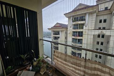 Riverine Diamond Condominium For Rent! Located at Jalan Petanak