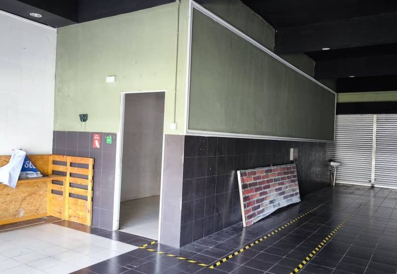 Corner Ground Floor Shoplot for Rent! Location: Pandungan