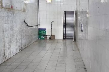 Corner Ground Floor Shoplot for Rent! Location: Pandungan