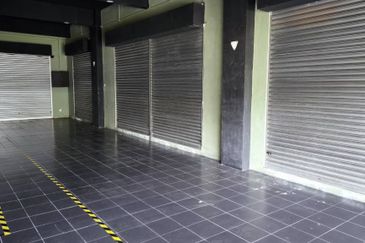 Corner Ground Floor Shoplot for Rent! Location: Pandungan