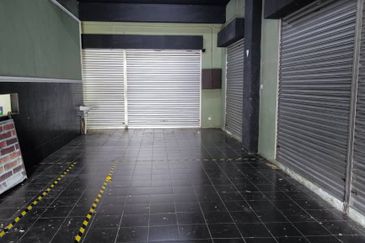 Corner Ground Floor Shoplot for Rent! Location: Pandungan