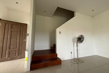 Double Storey Semi-Detached House For Rent! Located at Samariang Aman 2 - Oceania