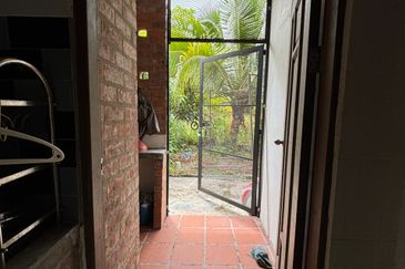 Double Storey Semi-Detached House For Rent! Located at Samariang Aman 2 - Oceania