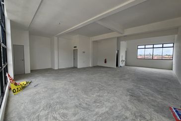 First Floor Intermediate Shoplot For Rent! Located at Matang Parade, Facing Main Road