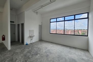 First Floor Intermediate Shoplot For Rent! Located at Matang Parade, Facing Main Road