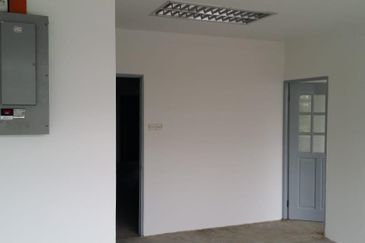 3rd Floor Intermediate Shoplot For Rent Located at Kenny Hill