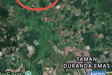 1st lot land at Batu Gong Kuching Serian 17 mile (Siburan Duranda Emas)