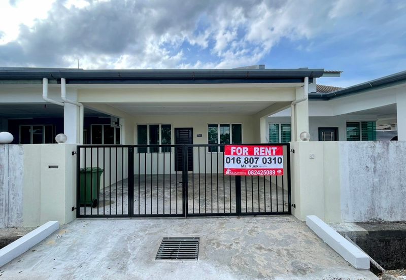 Single Storey Intermediate Terrace House for Rent. Located at Taman Uni Central
