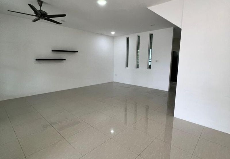 Uni-Central Double Storey House For Rent @ Kota Samarahan, Kuching (Opposite Unimas)