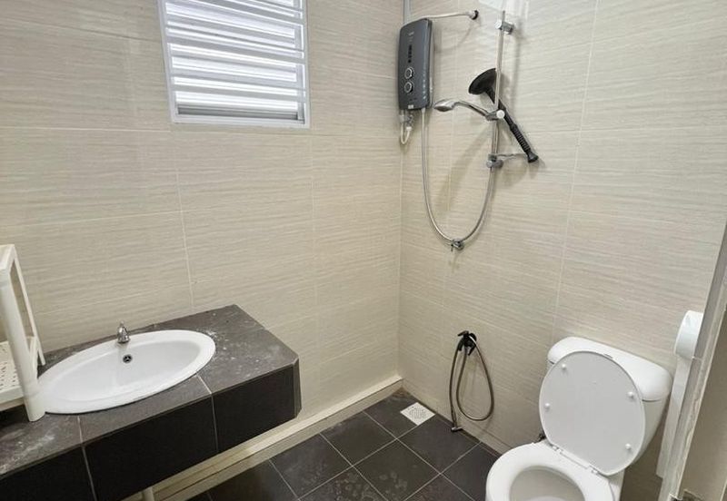 Uni-Central Double Storey House For Rent @ Kota Samarahan, Kuching (Opposite Unimas)